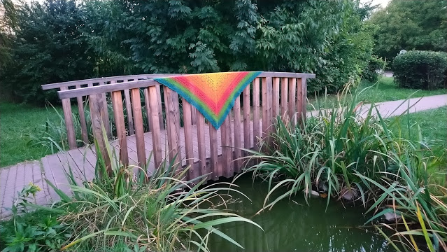 Jesienna zaduma - Pani Jesień Chusty bawełna/akryl, Jesienna zaduma 5 Jesienna zaduma - Pani Jesień Chusty bawełna/akryl, Jesienna zaduma 2 - Szydełko Pani Myszy