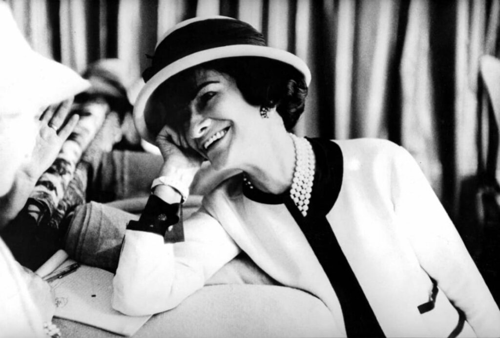 Coco Chanel Inne Pasja 4 Coco Chanel Inne Pasja 4 - Szydełko Pani Myszy