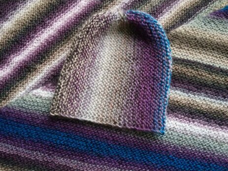 Jesienne otulacze - Szalik po skosie i czapka Beanie