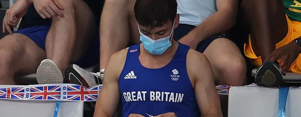 Tom Daley – złoty medalista olimpijski, skarb narodowy, ikona LGBT… i non-stop knitter
