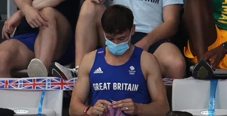Tom Daley – złoty medalista olimpijski, skarb narodowy, ikona LGBT… i non-stop knitter