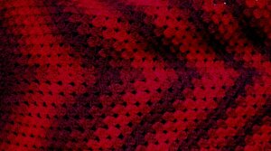Poncho bordo - "Przy winie" Poncza akryl, W malinowym chruśniaku, wełna i ... 5 Poncho bordo - "Przy winie" Poncza akryl, W malinowym chruśniaku, wełna i ... 5 - Szydełko Pani Myszy