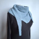 Szaliczek dzianinowy "Cantaloupe Shawl" - morska zieleń 1 Szaliczek dzianinowy "Cantaloupe Shawl" - morska zieleń