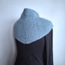 Szaliczek dzianinowy "Cantaloupe Shawl" - morska zieleń 3 Szaliczek dzianinowy "Cantaloupe Shawl" - morska zieleń - obrazek 3